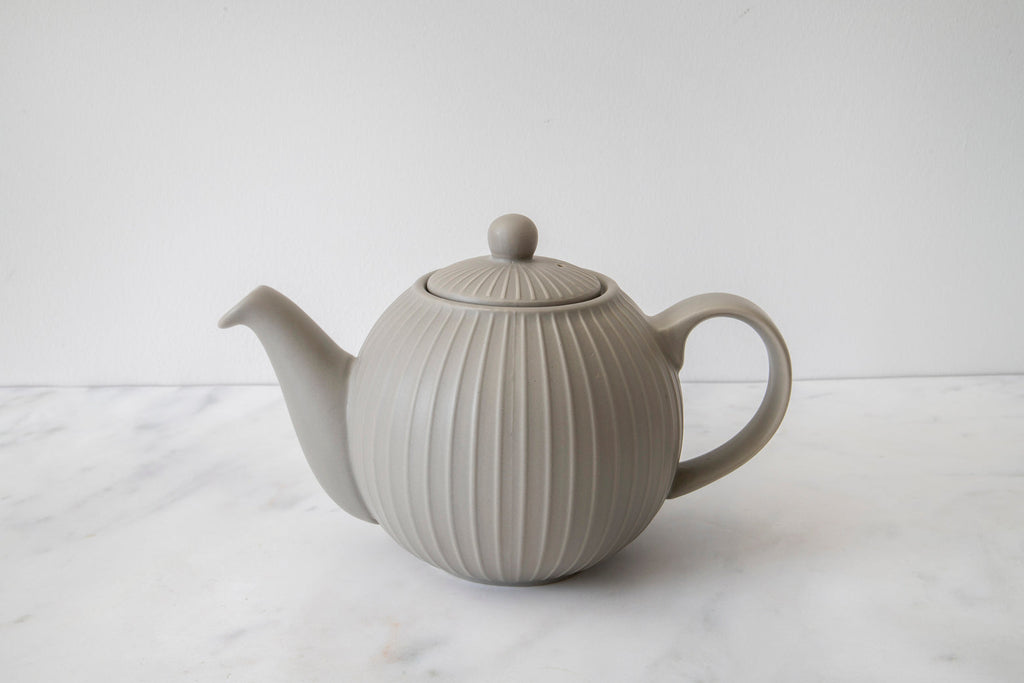 Globe Textured Teapot With Strainer 4 Cup Grey
