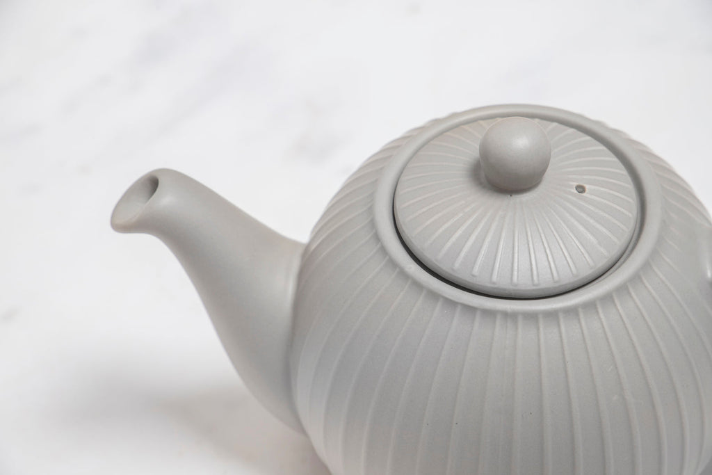 Globe Textured Teapot With Strainer 4 Cup Grey