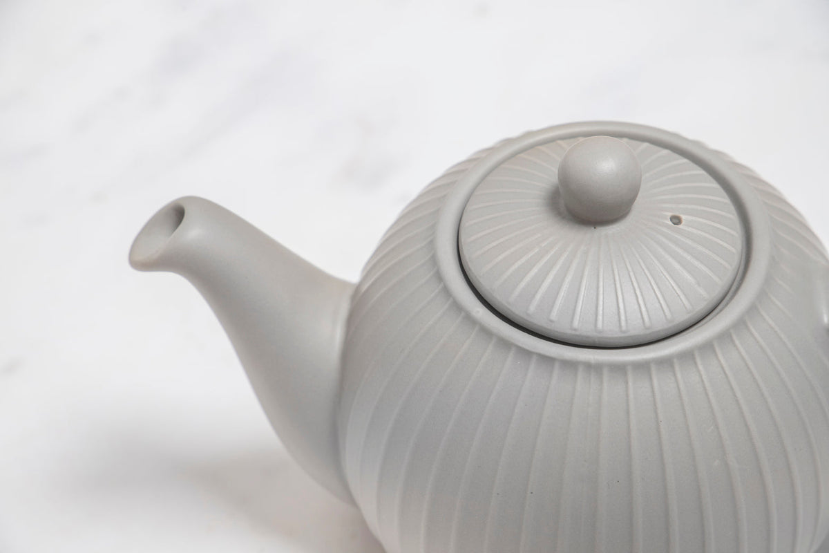 Globe Textured Teapot With Strainer 4 Cup Grey